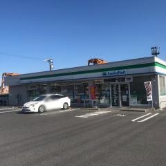 ファミリーマート　吉根住宅前店