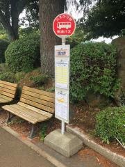 「小室山つばき園」バス停留所