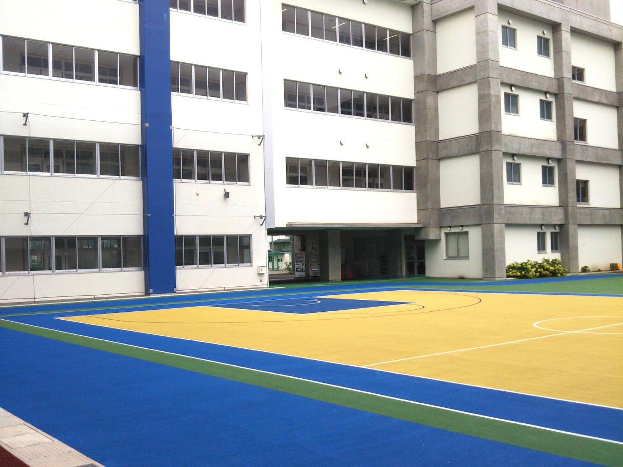 都留 興 譲 館