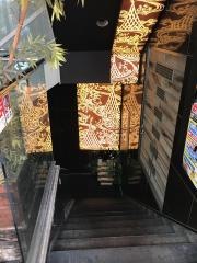 渋谷東急本店前のひもの屋