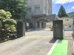 西城山小学校