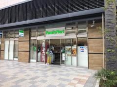 ファミリーマート　ソコラ塚口店