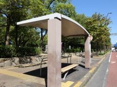 「県庁通り中央公園前」バス停留所