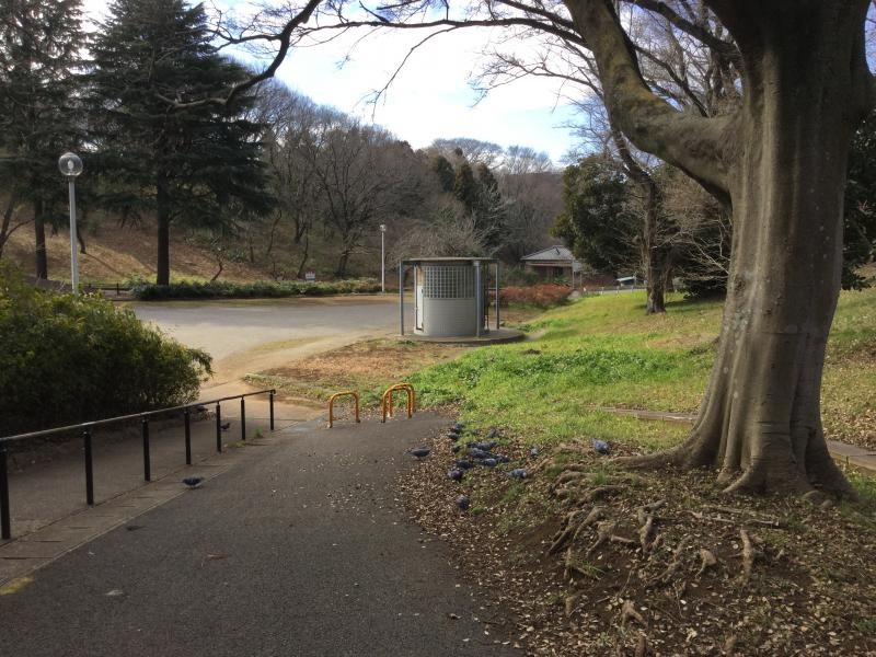 広場入り口