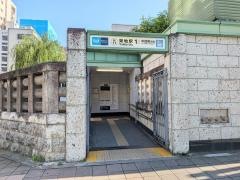 築地駅