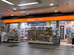 ファミリーマート　トモニー本川越駅店