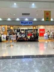 ライトオン　ベニバナウォーク桶川店