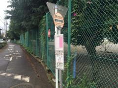 「鶴瀬小学校」バス停留所