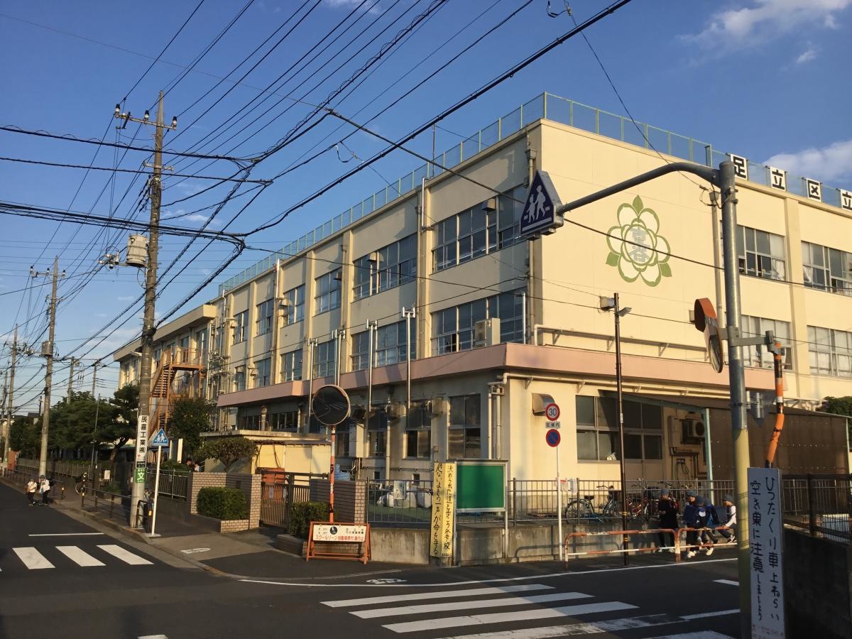古千谷小学校の全景