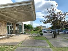 西原町立図書館