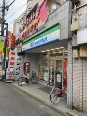 ファミリーマート　東武練馬駅南口店