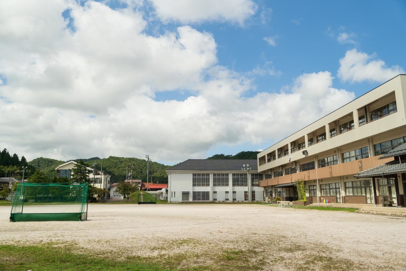 横田小学校