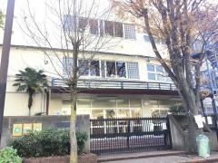 新宿区立牛込第三中学校