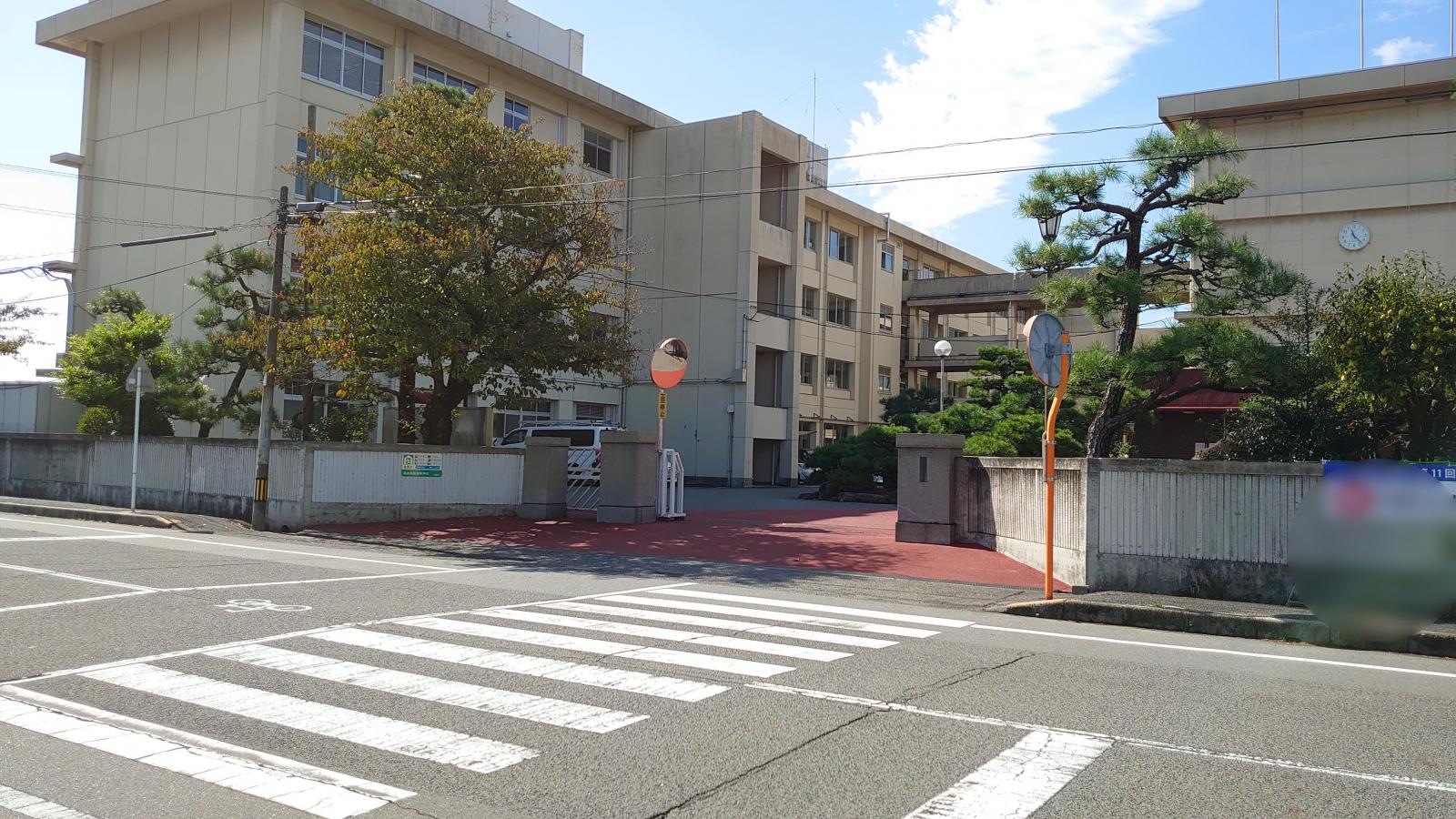 校門付近