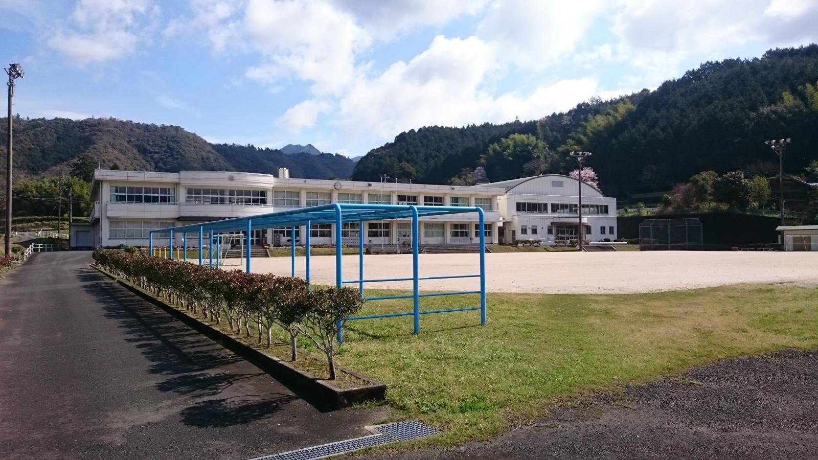 小学校全景