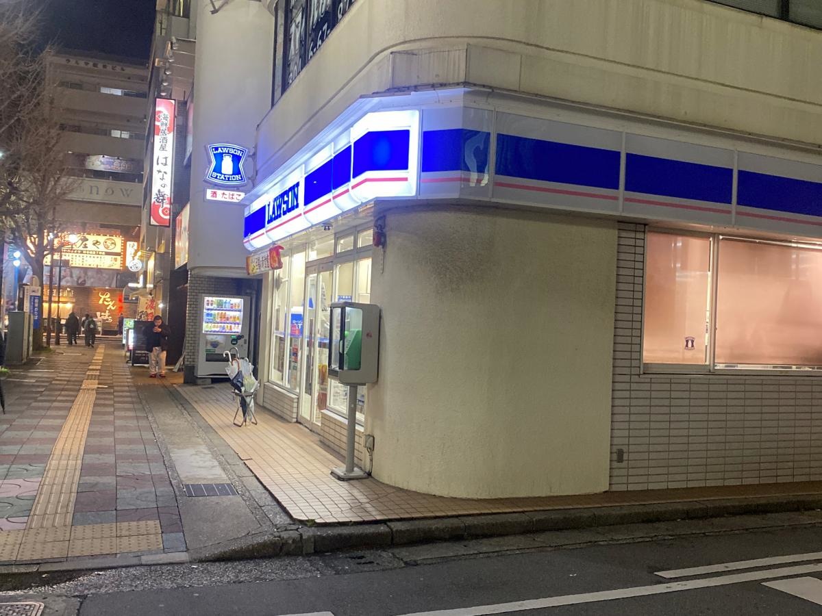 夜のコンビニ