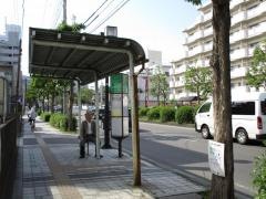 「二軒茶屋・東華中学校前」バス停留所