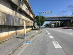 「真和志高校」バス停留所