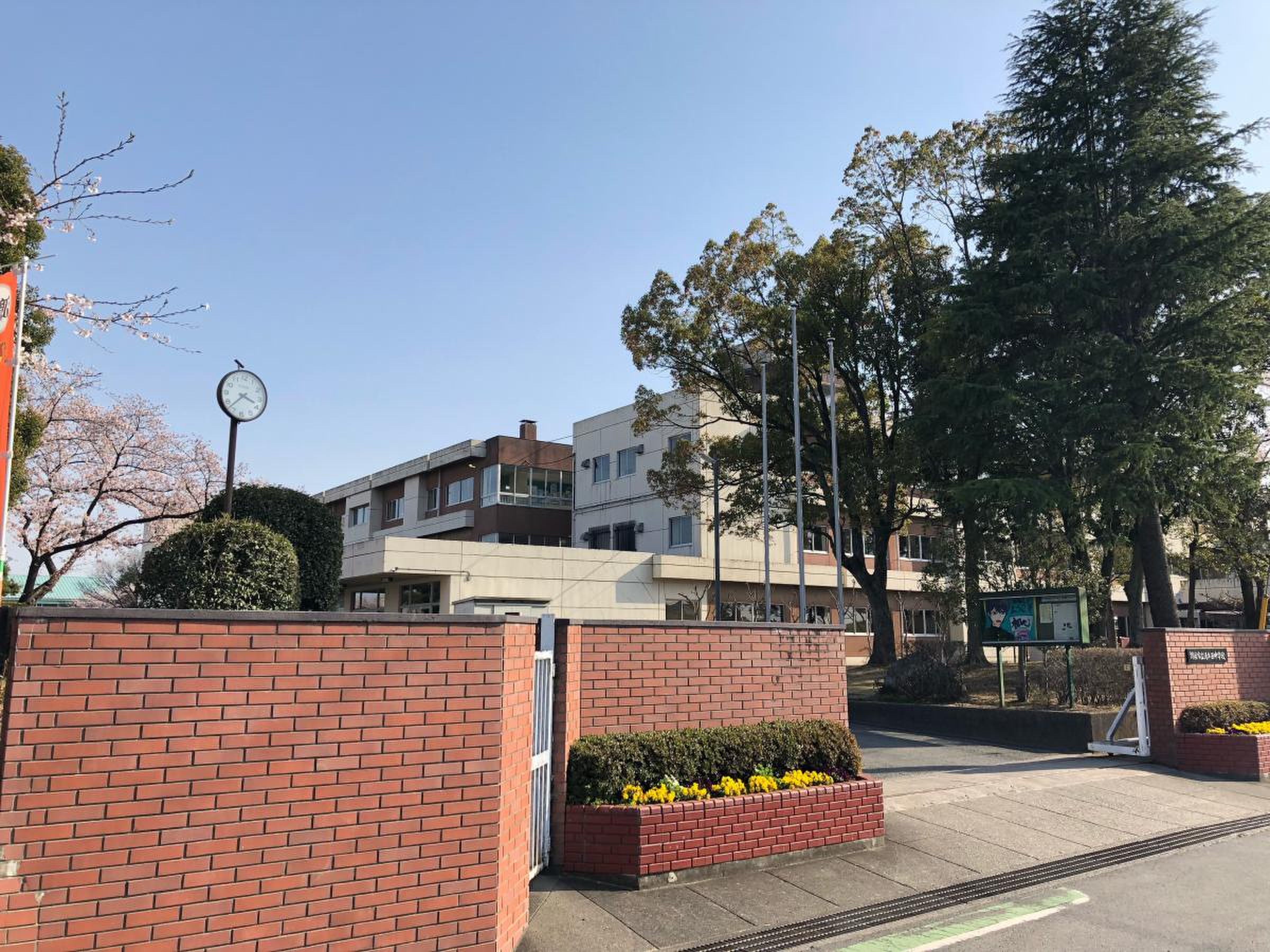 鴻巣 西 中学校