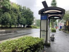 「川和高校入口」バス停留所