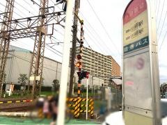 「小田踏切」バス停留所