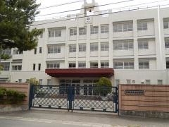 甲府市立西中学校