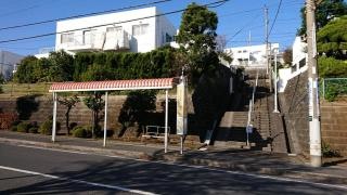 「ガーデンハウス前」バス停留所