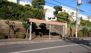 「ガーデンハウス前」バス停留所
