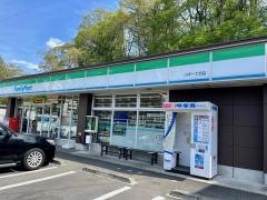ファミリーマート　川平一丁目店