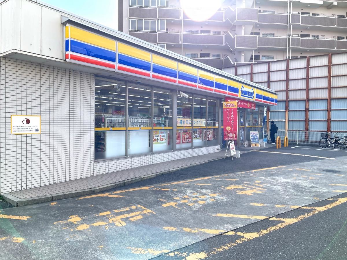ミニストップ　寝屋川三井南町店の店舗外観です。