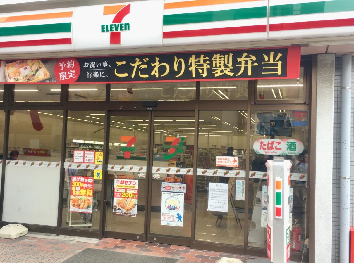 セブンイレブン 北区赤羽北2丁目店の店舗エントランス外観