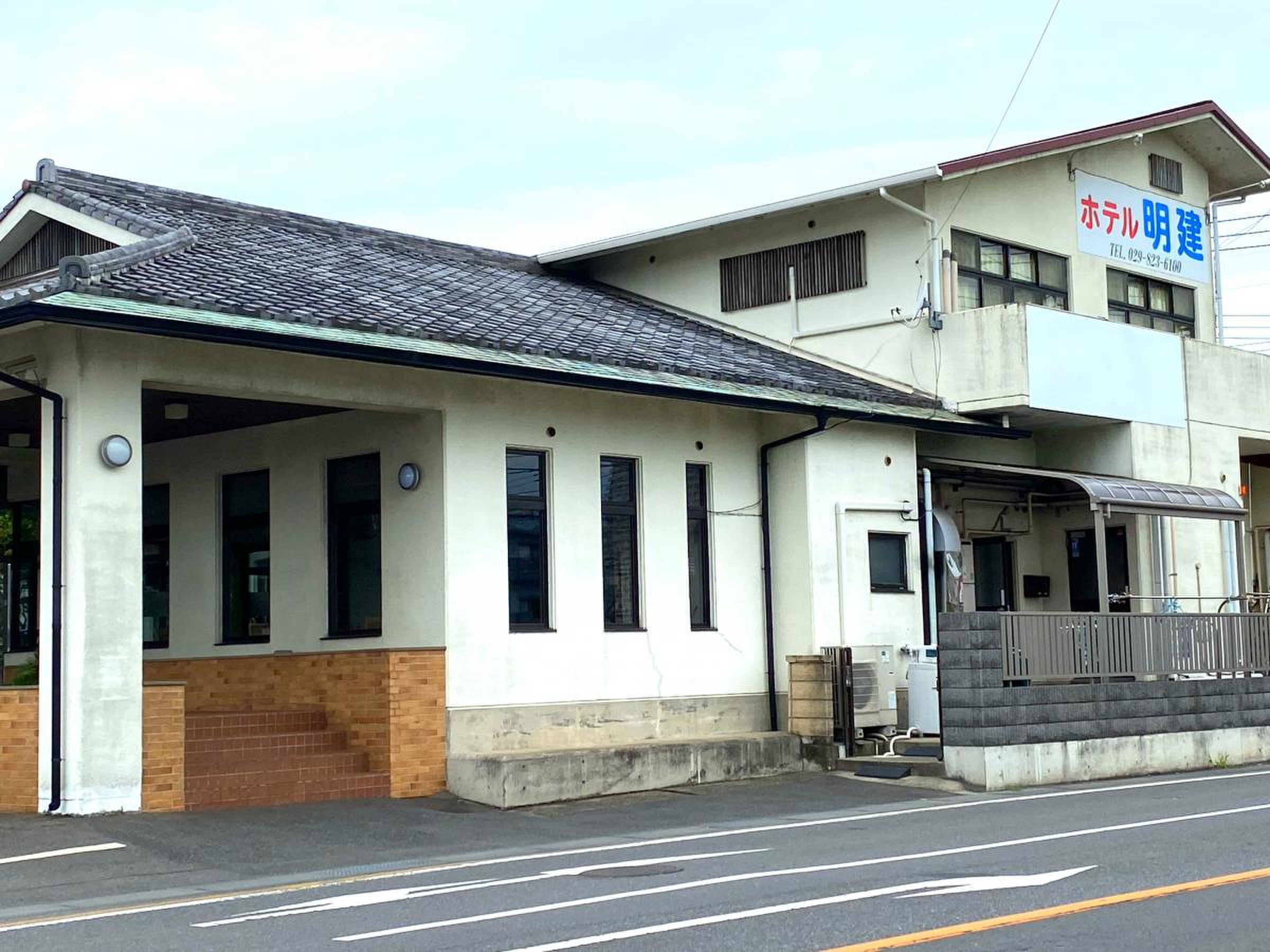 ホテル 明 建