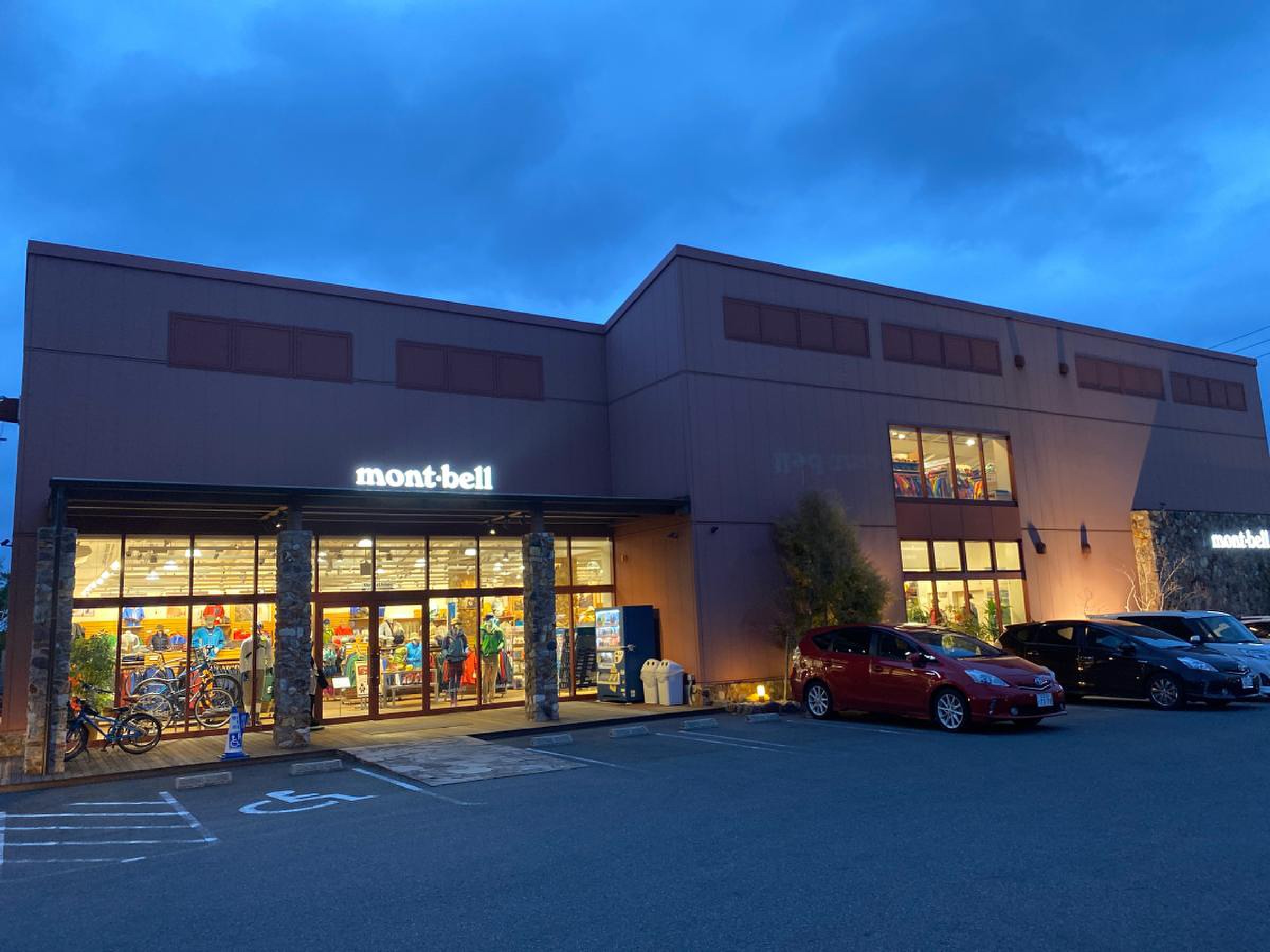 モンベル 長久手 店