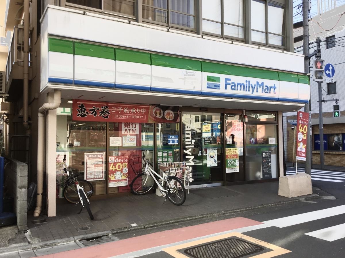 ファミリーマート富士見ヶ丘店の全景