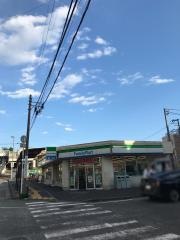 ファミリーマート　鶴ケ峰店