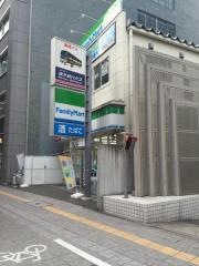 ファミリーマート　本町一丁目店