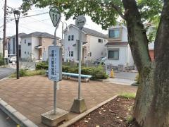 「多摩六都科学館」バス停留所
