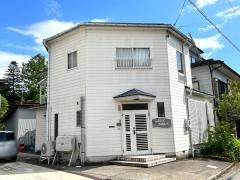 整体はうすほほ笑み