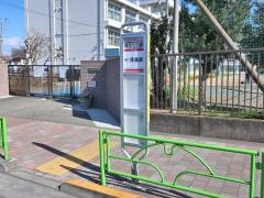 「福生七小前」バス停留所
