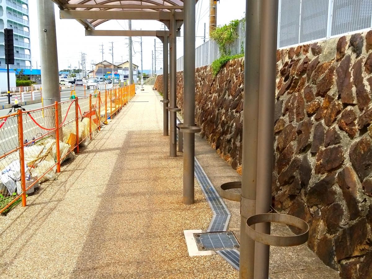 駅方面から