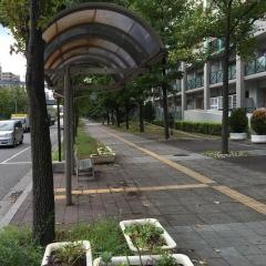 「灘の浜東」バス停留所