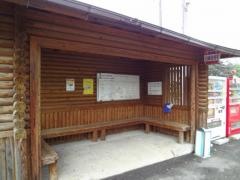「白庭台住宅」バス停留所