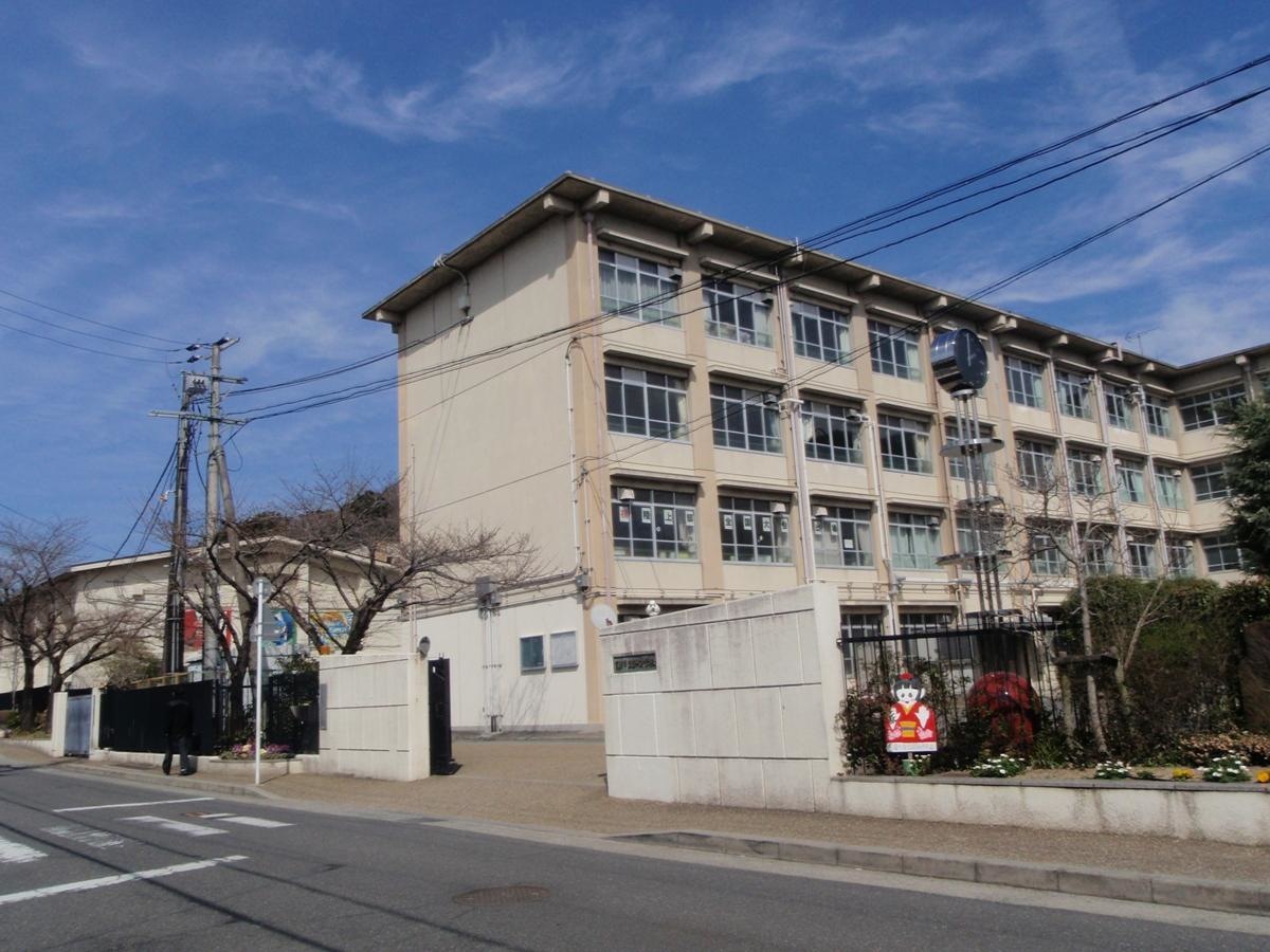 洛北中学校の外観の様子です