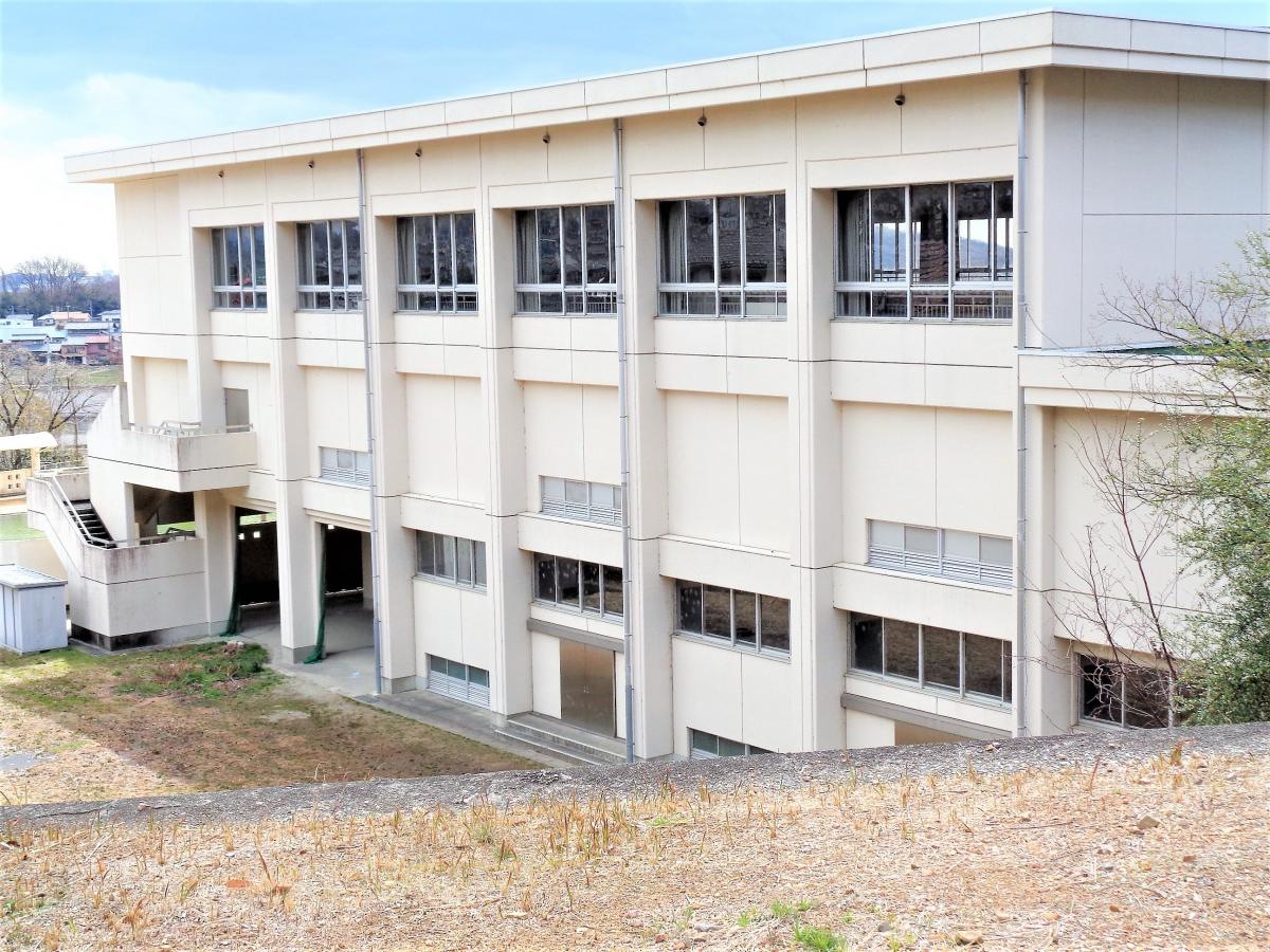 鵜沼中学校外観画像です