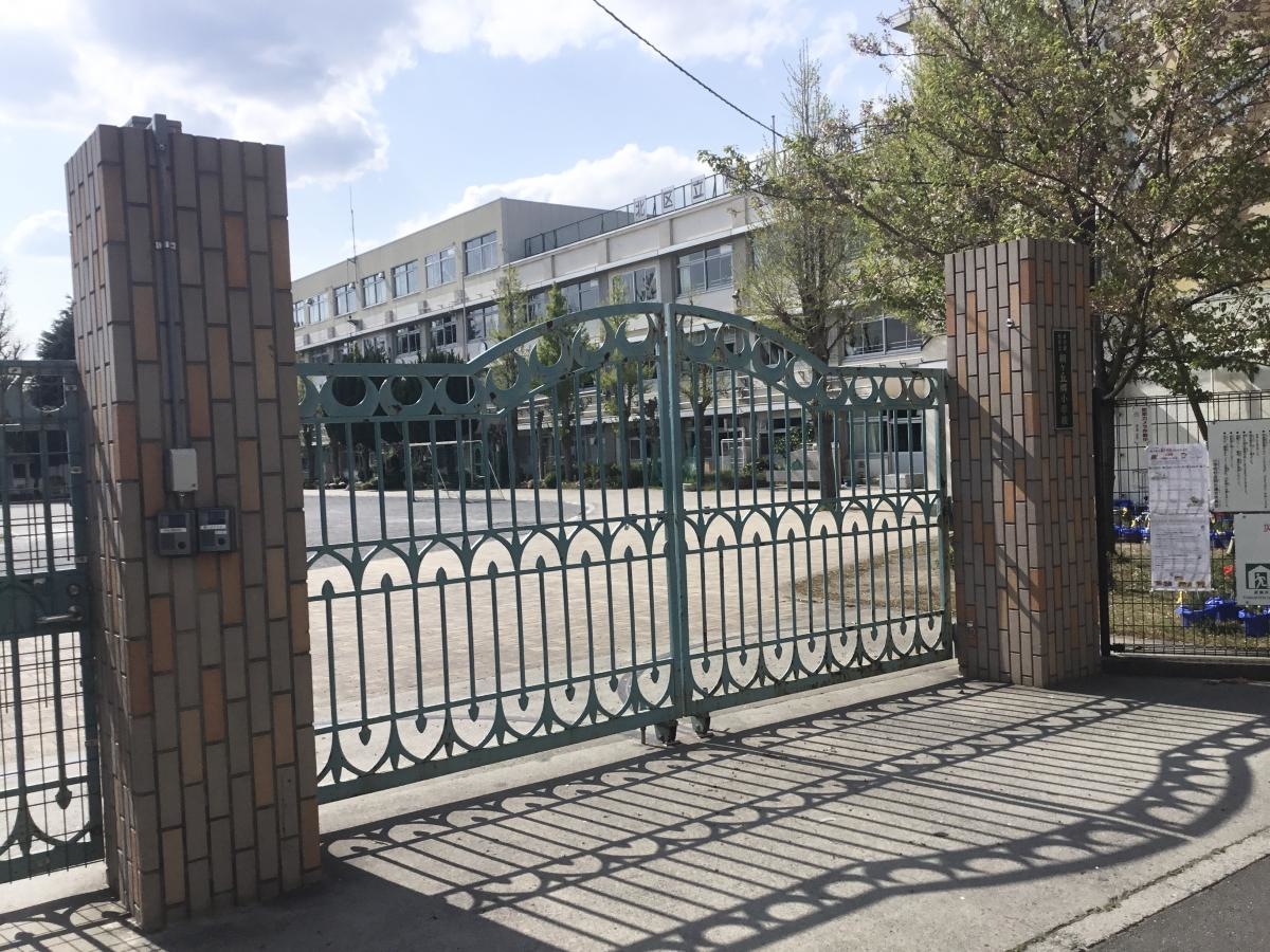 桐ヶ丘郷小学校です。