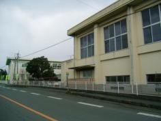 三河小学校