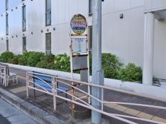 「子安小学校入口」バス停留所