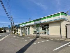 ファミリーマート　粟田部店