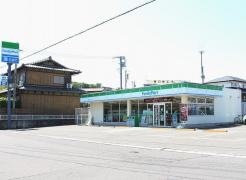 ファミリーマート　鈴鹿ひばりケ丘店