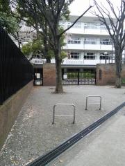 港区立青山中学校